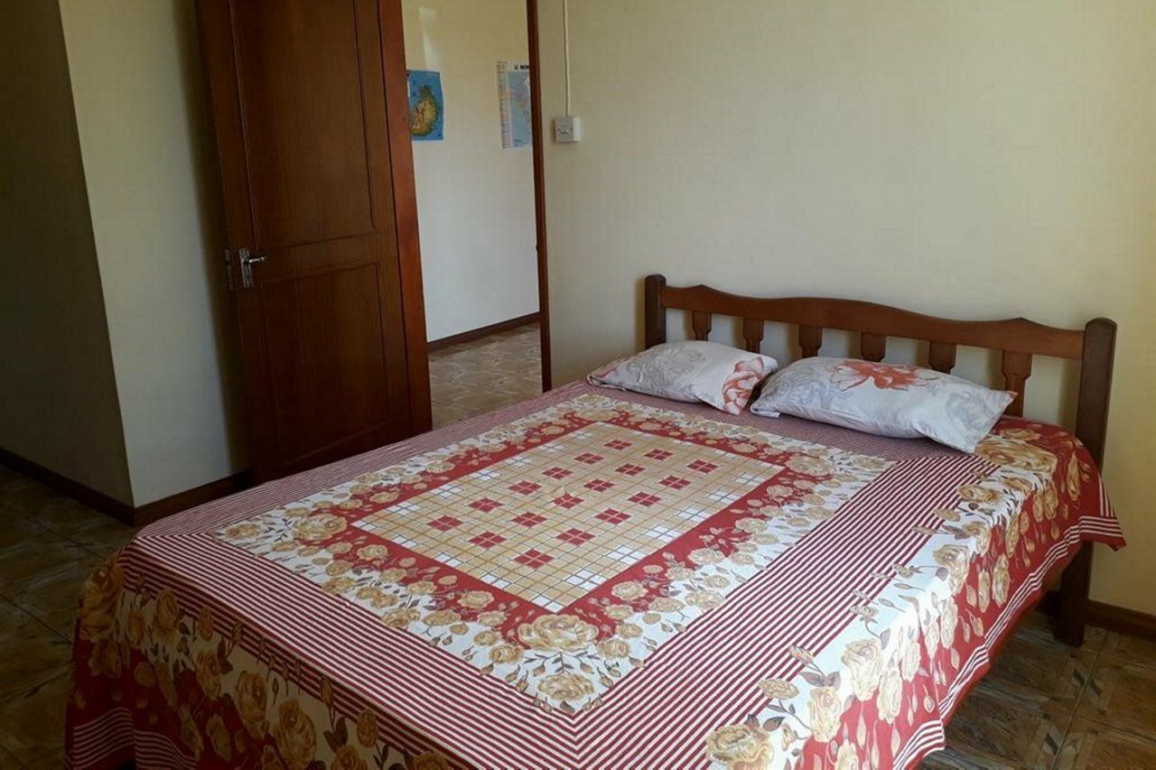 Allamanda Apartments - 100M Bain Boeuf Beach Kültér fotó